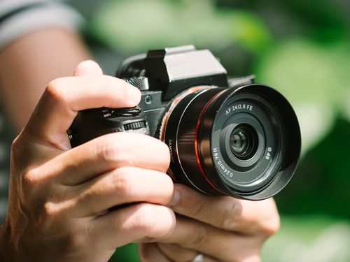 Tiny but Wide AF 24mm F2.8 FE